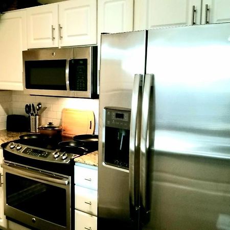 Roomy Downtown Abode Хьюстон Экстерьер фото